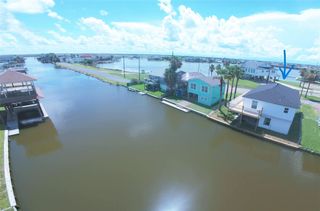 41 Lakeside Drive, Hitchcock, TX 77563