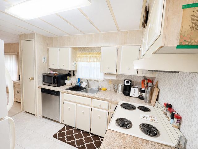 4 Del Sol, Port St. Lucie, FL 34952