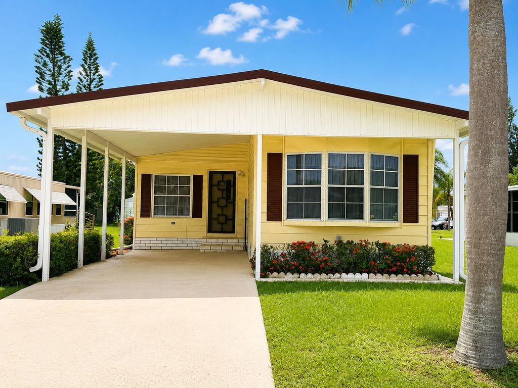 4 Del Sol, Port St. Lucie, FL 34952