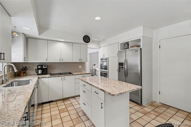 4150 Saddle Lane, West Bloomfield, MI 48322