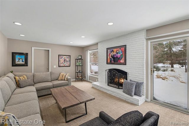 4150 Saddle Lane, West Bloomfield, MI 48322