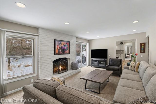 4150 Saddle Lane, West Bloomfield, MI 48322