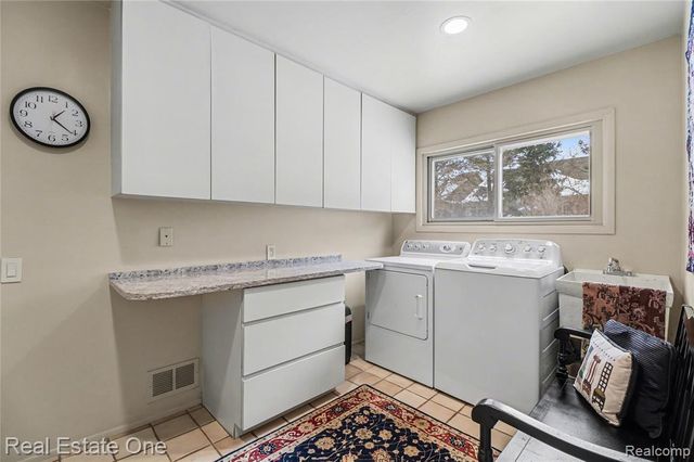 4150 Saddle Lane, West Bloomfield, MI 48322