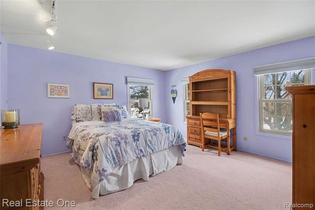 4150 Saddle Lane, West Bloomfield, MI 48322