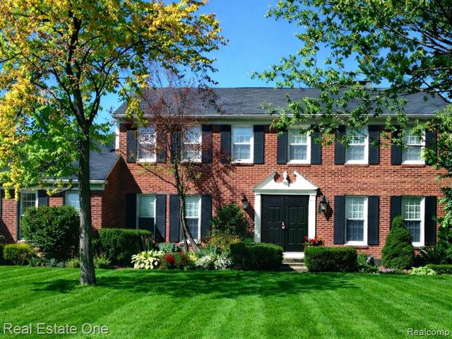 4150 Saddle Lane, West Bloomfield, MI 48322