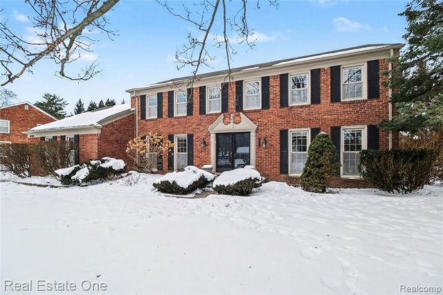 4150 Saddle Lane, West Bloomfield, MI 48322