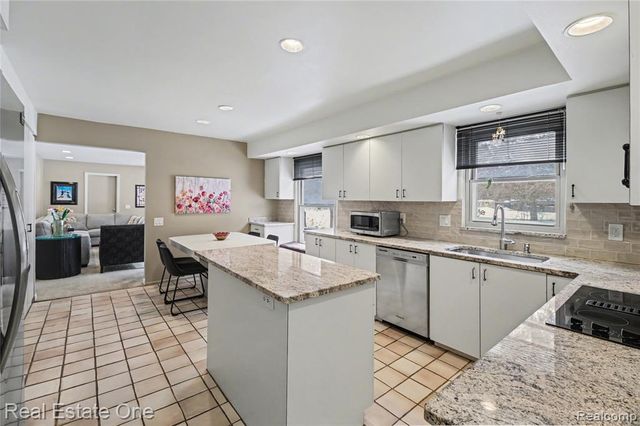 4150 Saddle Lane, West Bloomfield, MI 48322