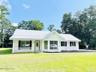 517 Commagere Boulevard, Bay Saint Louis, MS 39520