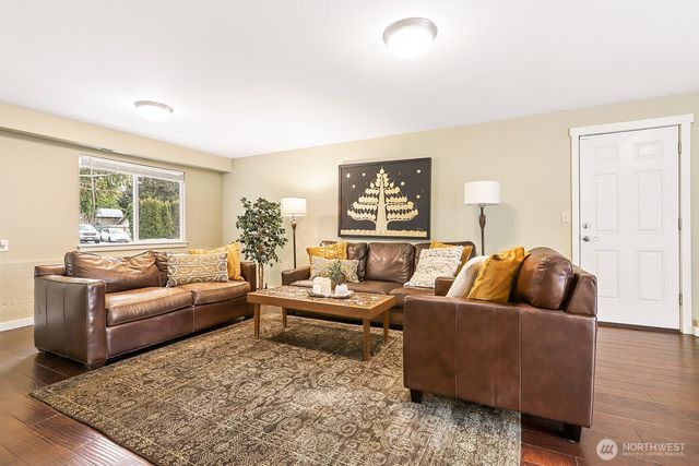 15220 48th Avenue W, Edmonds, WA 98026