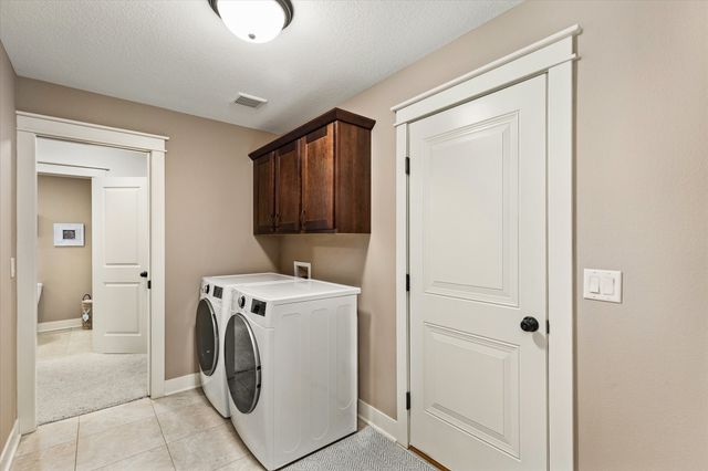 2505 NE Ewing Court, Grimes, IA 50111
