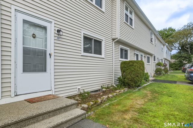 1081 New Haven Road 12D, Naugatuck, CT 06770