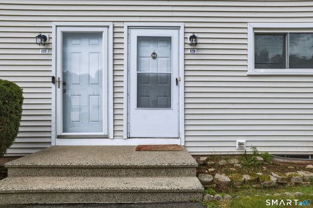 1081 New Haven Road 12D, Naugatuck, CT 06770