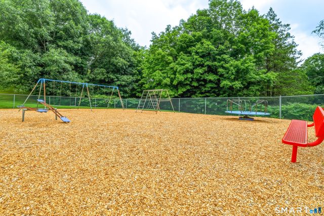 1081 New Haven Road 12D, Naugatuck, CT 06770