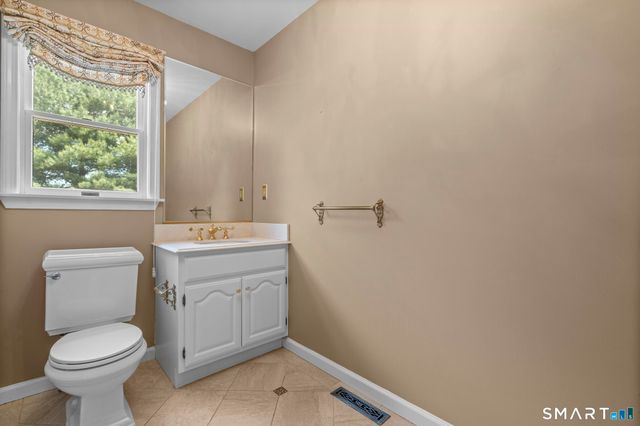 32 Justine Drive, North Haven, CT 06473