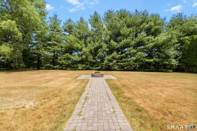 32 Justine Drive, North Haven, CT 06473