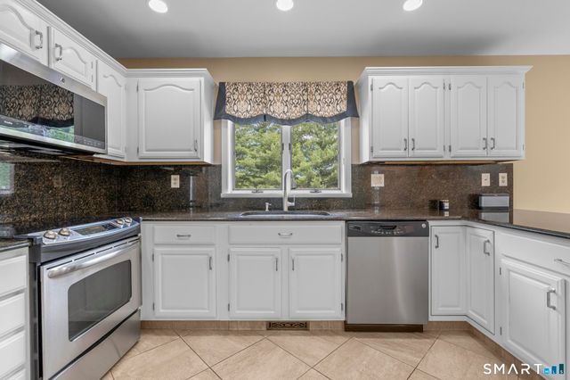 32 Justine Drive, North Haven, CT 06473