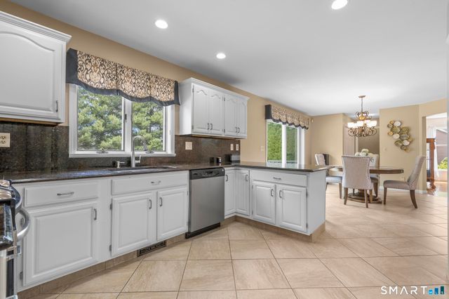32 Justine Drive, North Haven, CT 06473