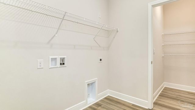 2130 Aqua St, Gulf Breeze, FL 32563