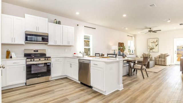 2130 Aqua St, Gulf Breeze, FL 32563