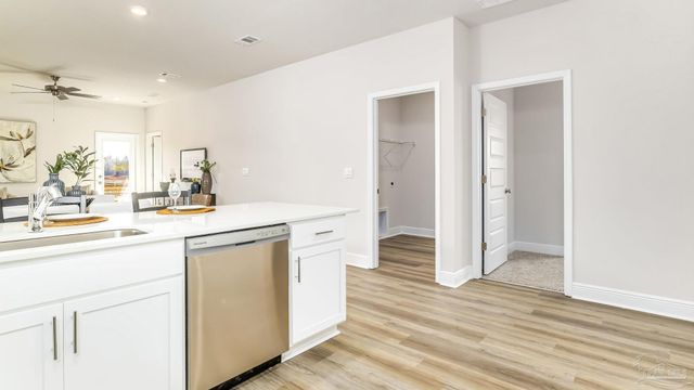2130 Aqua St, Gulf Breeze, FL 32563