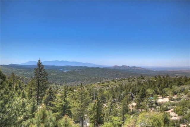 175 N Trails End Road, Green Valley Lake, CA 92341