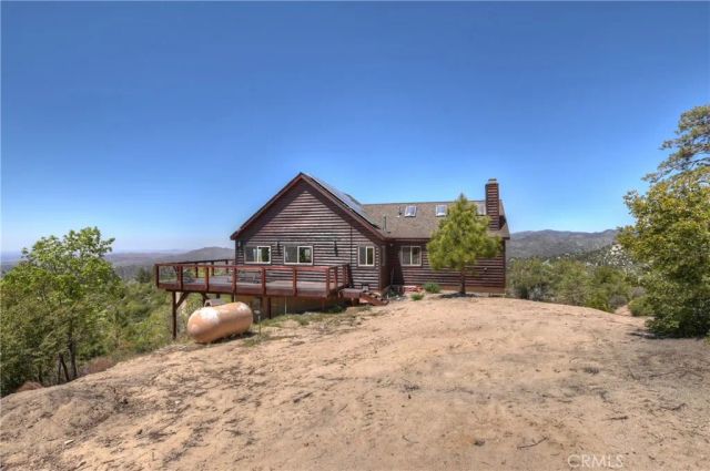 175 N Trails End Road, Green Valley Lake, CA 92341