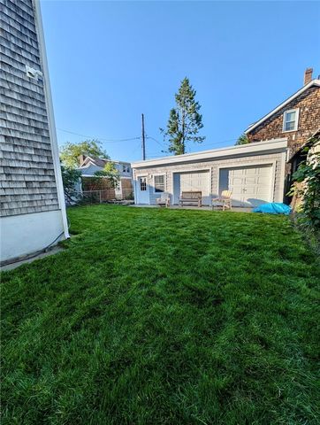 18 Bedlow Avenue, Newport, RI 02840