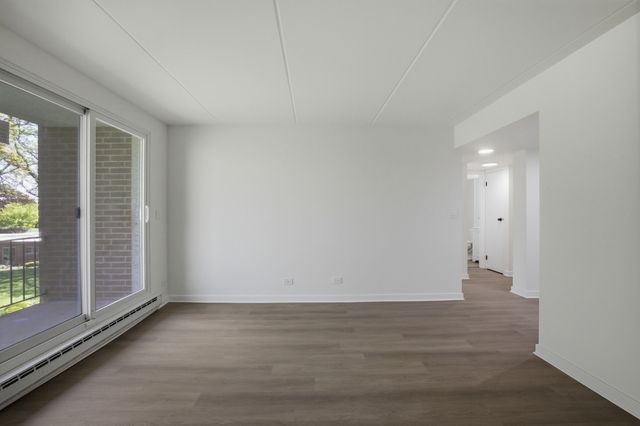 255 S West Avenue 310, Elmhurst, IL 60126