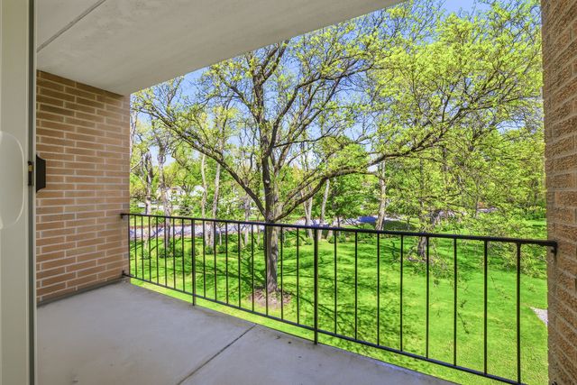 255 S West Avenue 310, Elmhurst, IL 60126