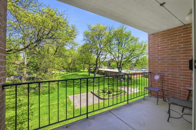 255 S West Avenue 310, Elmhurst, IL 60126
