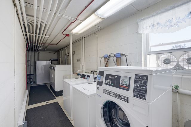 255 S West Avenue 310, Elmhurst, IL 60126