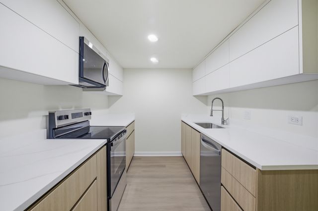 255 S West Avenue 310, Elmhurst, IL 60126
