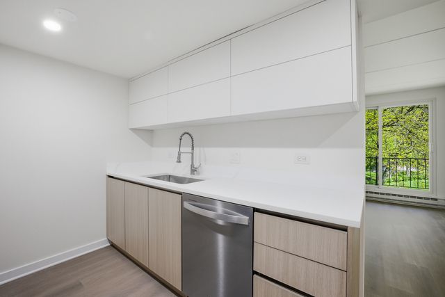 255 S West Avenue 310, Elmhurst, IL 60126