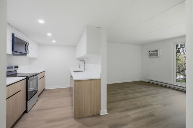 255 S West Avenue 310, Elmhurst, IL 60126