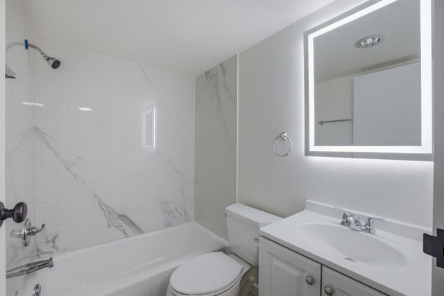 255 S West Avenue 310, Elmhurst, IL 60126