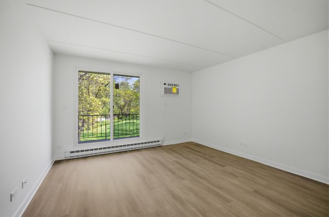 255 S West Avenue 310, Elmhurst, IL 60126
