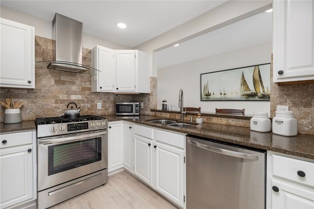 47 King Street 3, East Greenwich, RI 02818