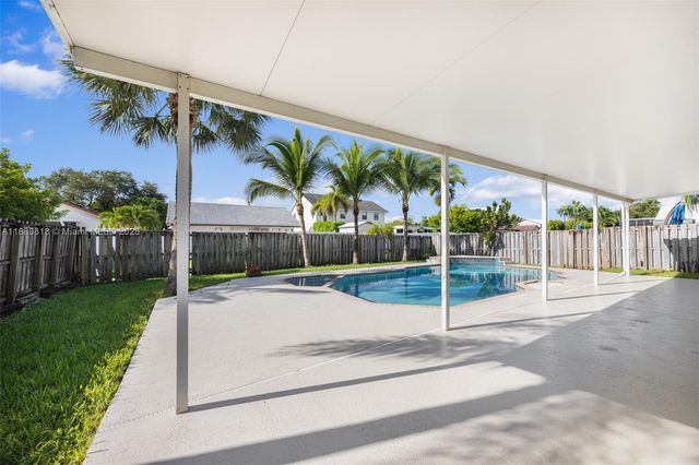 408 SE 6th St, Dania Beach, FL 33004