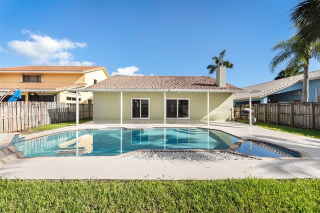 408 SE 6th St, Dania Beach, FL 33004