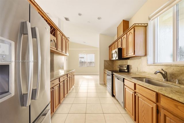 408 SE 6th St, Dania Beach, FL 33004