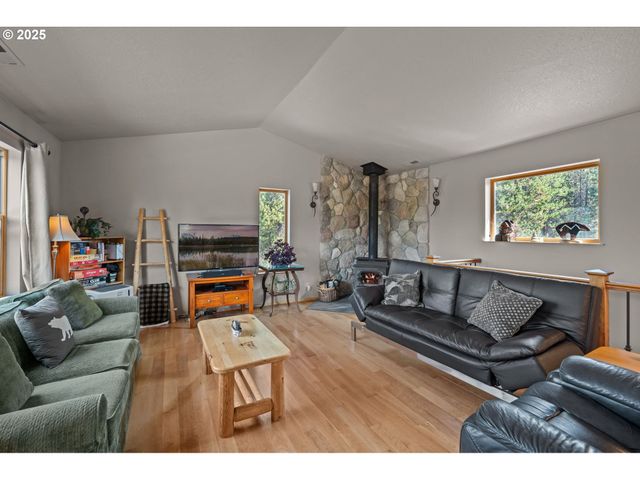 142016 BLUE SKY Way, Crescent Lake, OR 97733