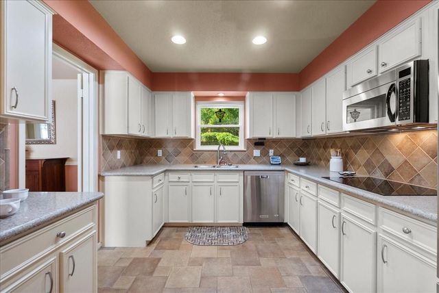 2119 Willow Dell Drive, Seabrook, TX 77586