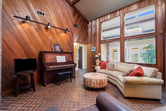 2119 Willow Dell Drive, Seabrook, TX 77586