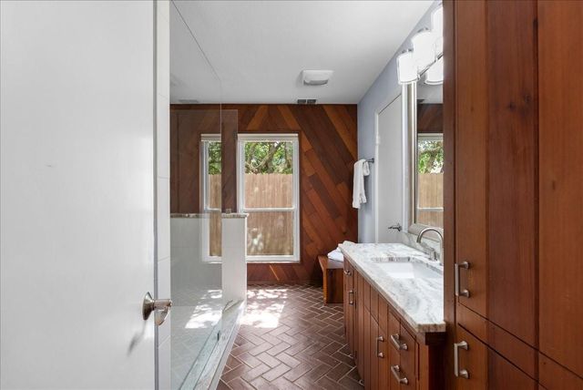 2119 Willow Dell Drive, Seabrook, TX 77586