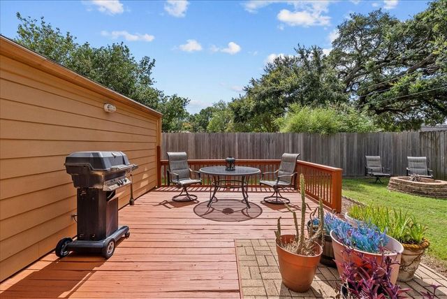 2119 Willow Dell Drive, Seabrook, TX 77586