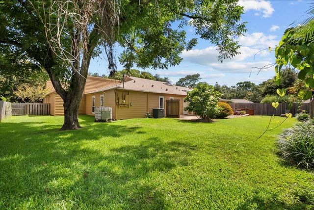 2119 Willow Dell Drive, Seabrook, TX 77586