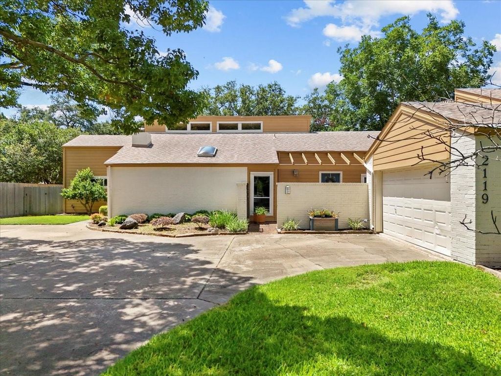 2119 Willow Dell Drive, Seabrook, TX 77586