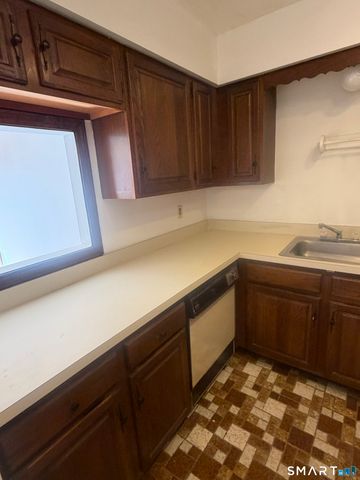 335 Glendale Avenue G11, Bridgeport, CT 06606