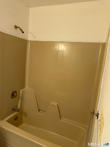 335 Glendale Avenue G11, Bridgeport, CT 06606