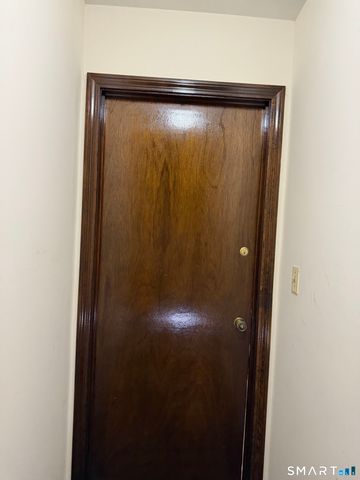 335 Glendale Avenue G11, Bridgeport, CT 06606